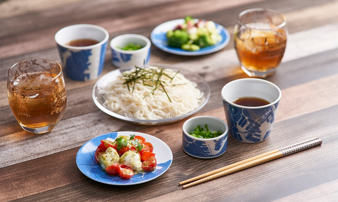 夏の食卓で愉しむ、地図柄のうつわ