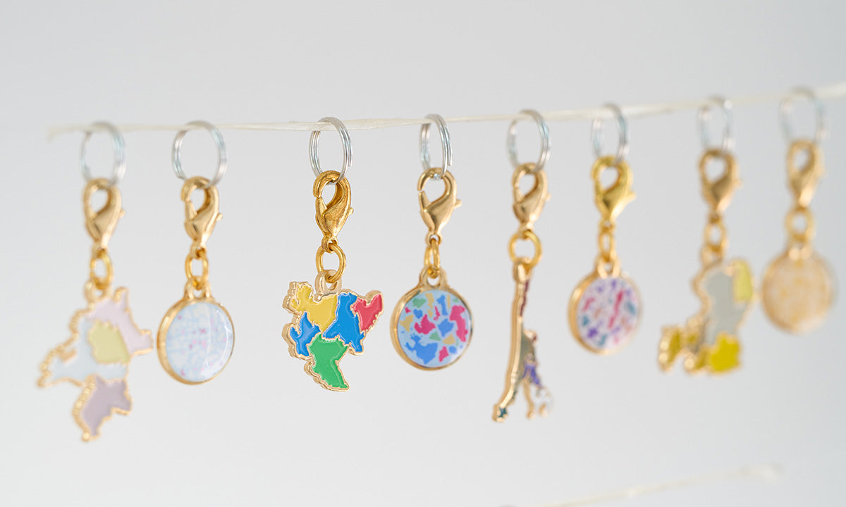 いつでもどこでも、都道府県をもっと身近に持ち歩ける「47palette メタルチャーム」