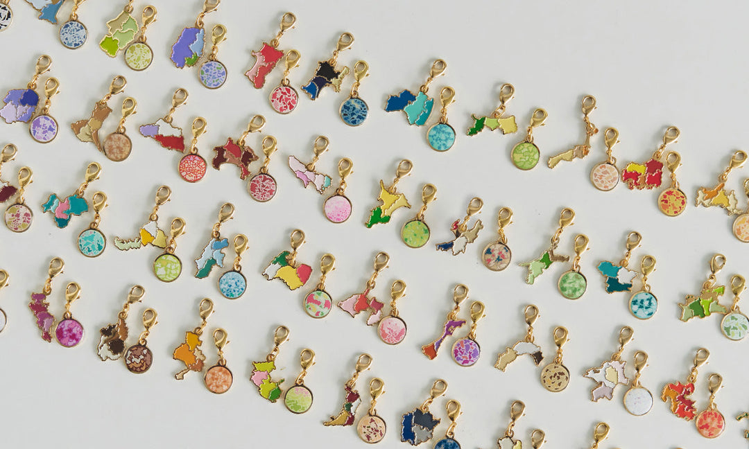 いつでもどこでも、都道府県をもっと身近に持ち歩ける「47palette メタルチャーム」