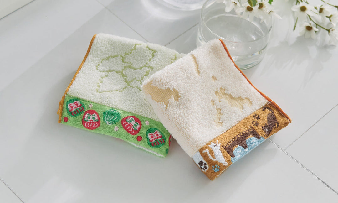 このかたち、この色、この意外性。 47通りの「ふふっ」が織り込まれた、タオルハンカチ