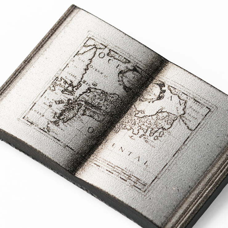 古地図ピンバッジ/本型/日本図（1652年）