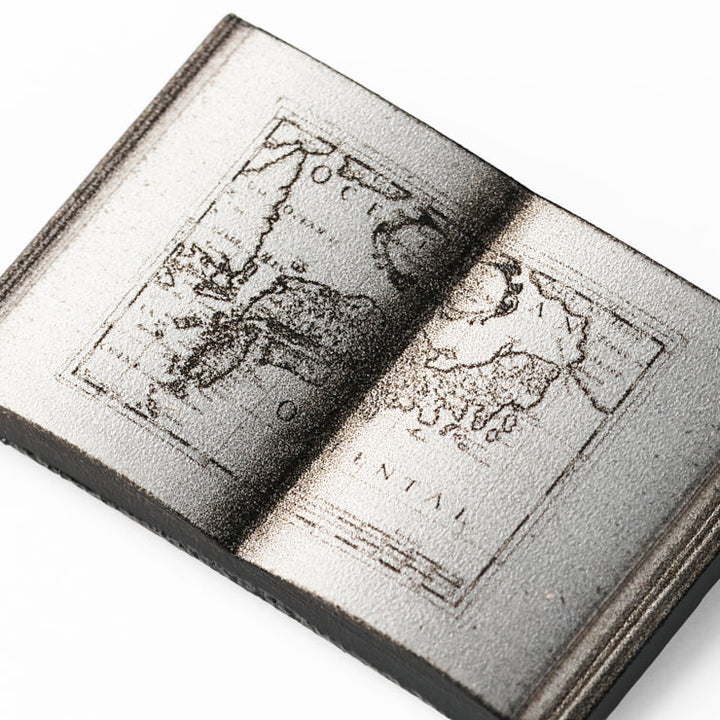 古地図ピンバッジ/本型/日本図（1652年）