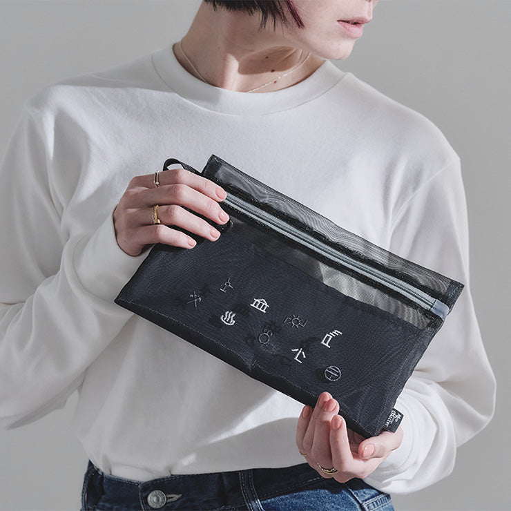 地図記号 メッシュフラットポーチ/ブラック