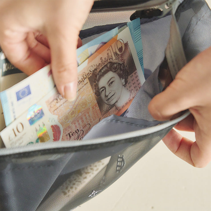 地図記号 メッシュフラットポーチ/ブラック