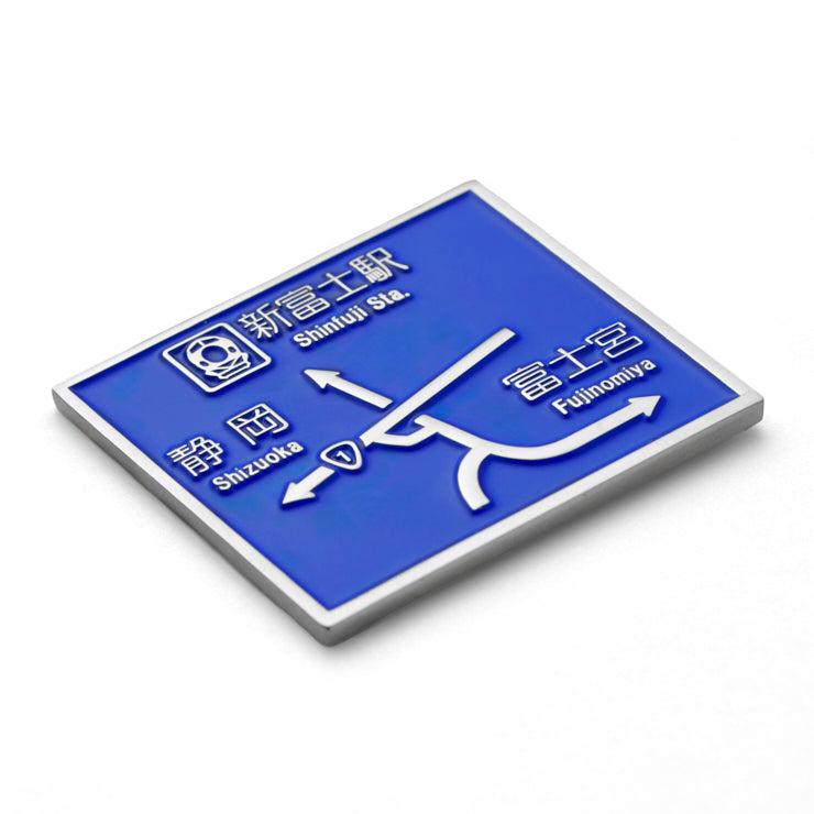 方面看板ピンバッジ/やりを持った人に見える｜地図グッズ｜Map Design